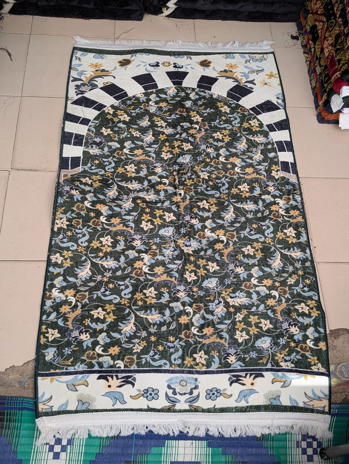 Premium Riyazul Jannah Pattern Velvet Prayer Mat – Soft & Padded Janamaz